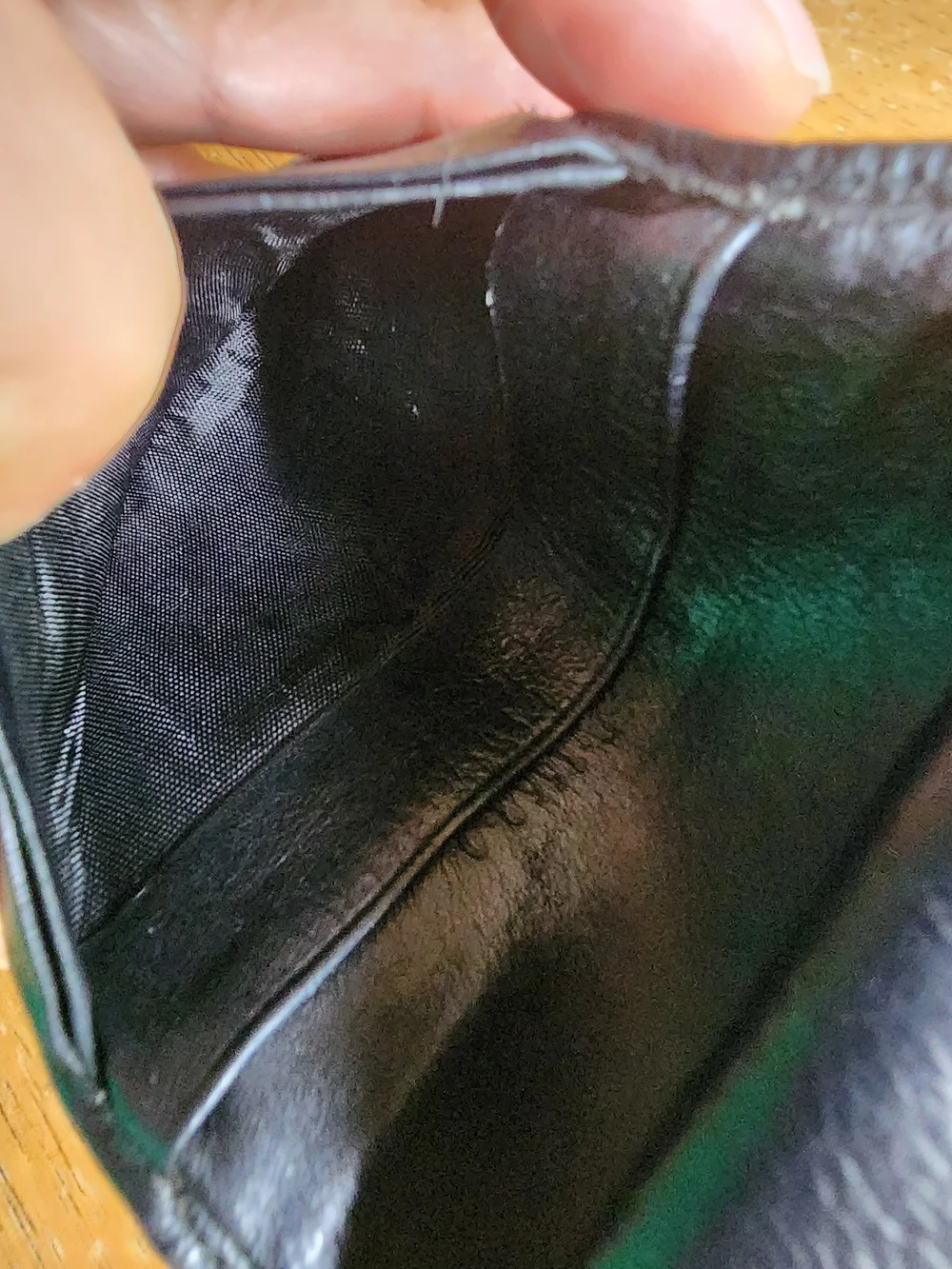 vintage Gucci black leather bifold wallet brass snap closure And Kisslock - Picture 8 of 16